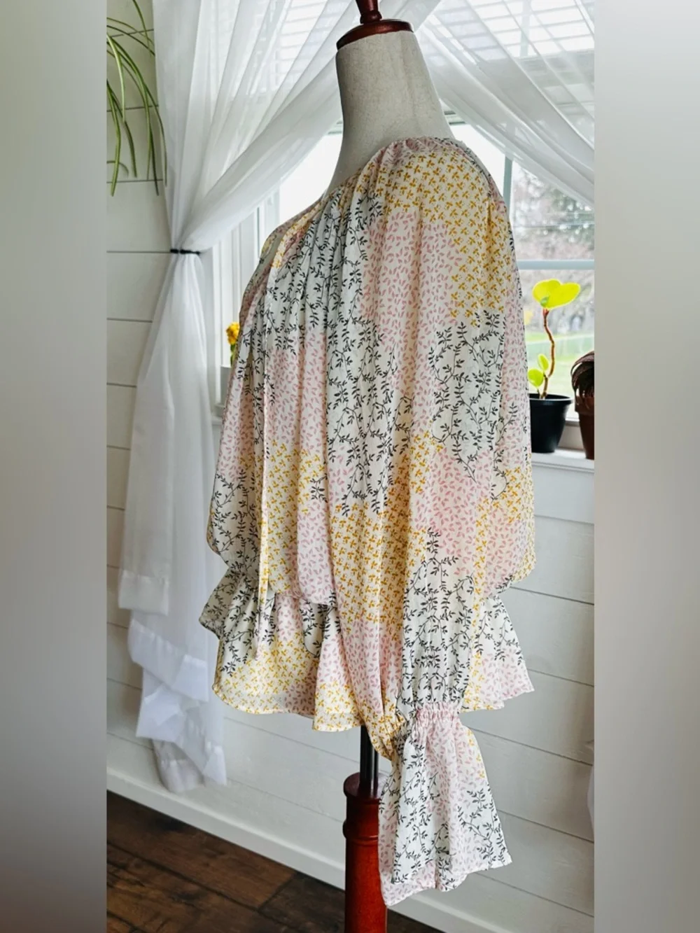 FATE Cottagecore pastel floral blouse. NWT! Size:Small